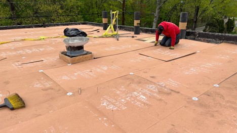 NJ roofing company is replacing a new flat roof